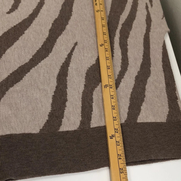 2/$30 TAHARI Sweater Size Medium Zebra Print Wool Blend Tan Brown Crewneck - Picture 13 of 16